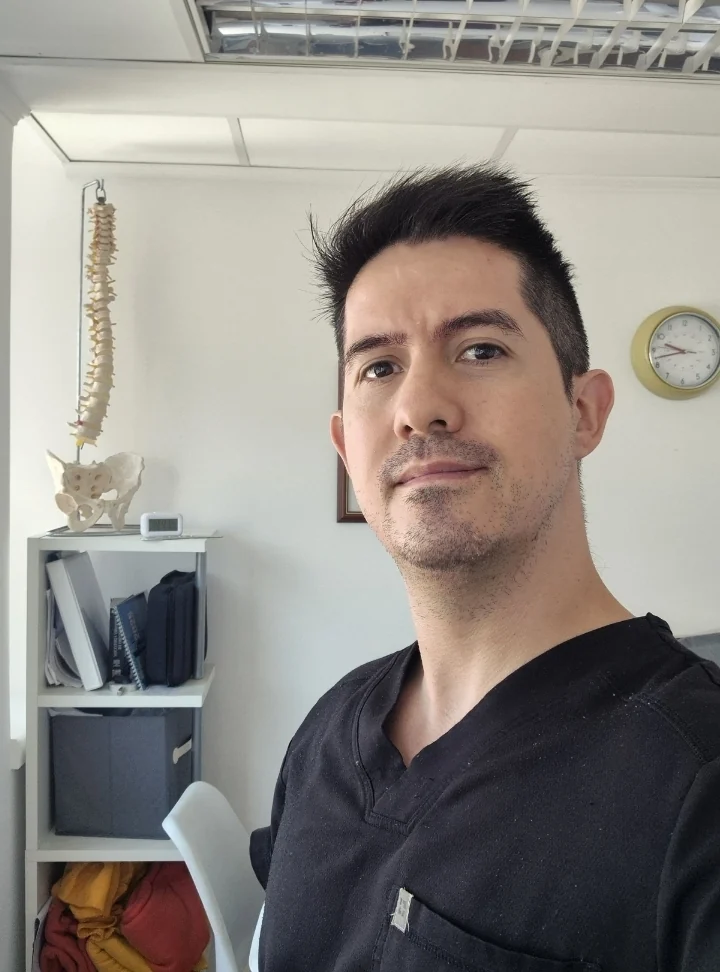 Gonzalo Quiroz Sandoval, Quiropráctico/Kinesiólogo